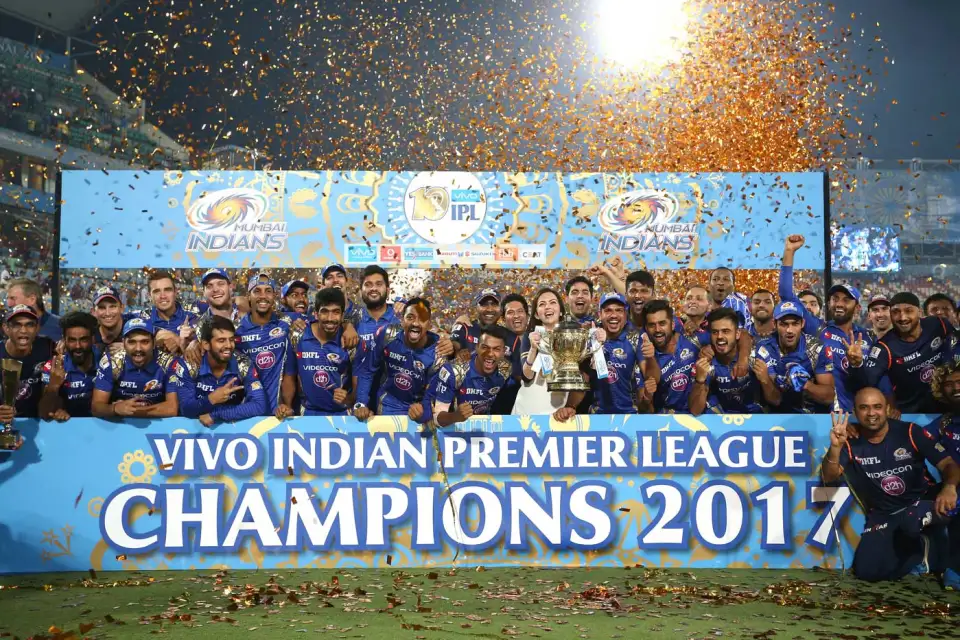 🏏 IPL Winners from 2008 till now – A Season-by-Season Breakdown 21 The Mumbai Indians team pose with the trophy